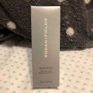 Rodan & Fields Radiant Defense - Shade Golden 4